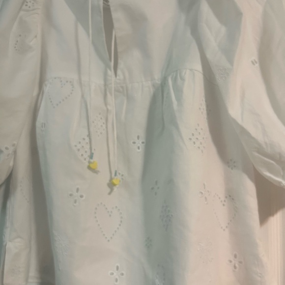 Elegant White Eyelet Blouse - Picture 2 of 3